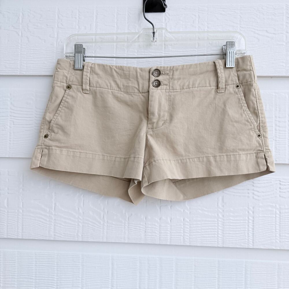 American Eagle Khaki Low Rise Shorts Size 2 Y2K Buckle Back